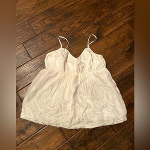 Gap sz M summer spaghetti strap top
Light weight perfect for summer